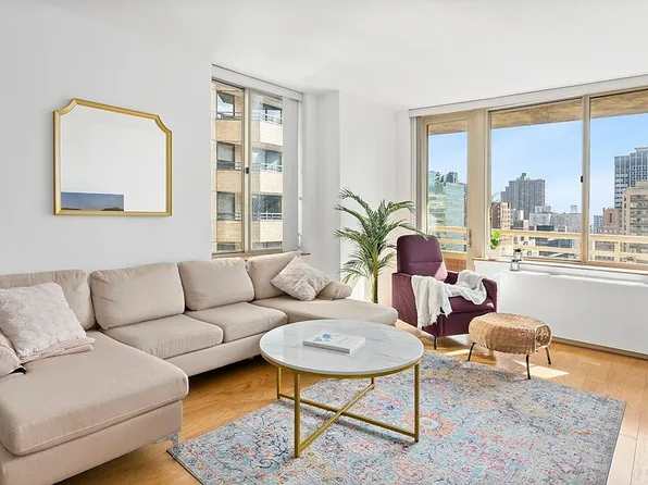 236 E 47th St APT 30B, New York, NY 10017
