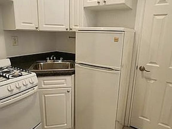 3rd image of 350 W 85th St APT 23