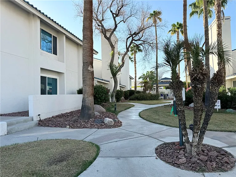 1800 Clubhouse Dr #K90 — Photo 35