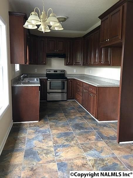 2nd image of 605 Coffee St