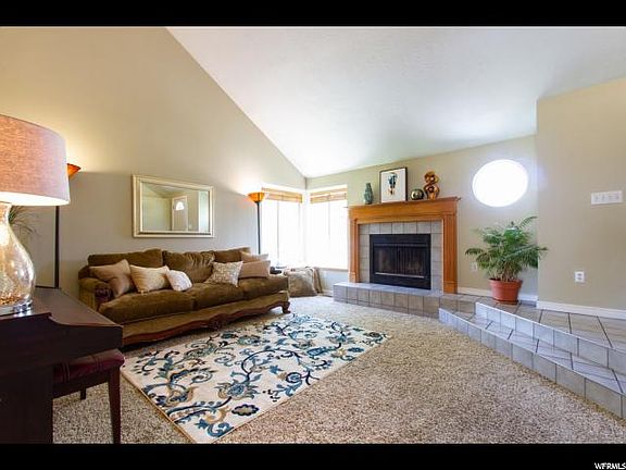 4th image of 2272 N Sunset Dr