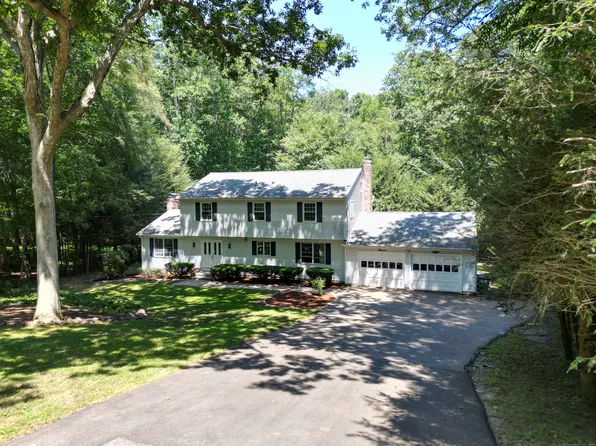 11 Queen Eleanor Drive, Ledyard, CT 06335