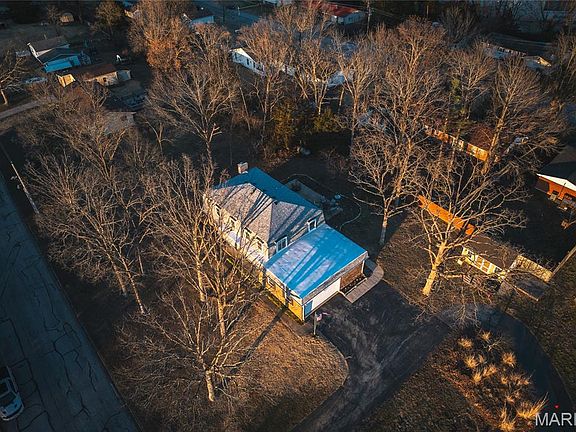 4th image of 611 Penny Ln