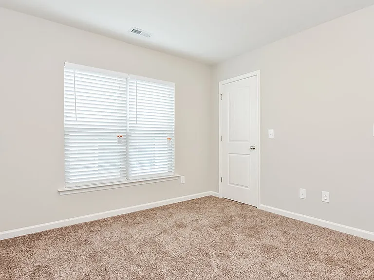 48 Ashby Dr — Photo 7