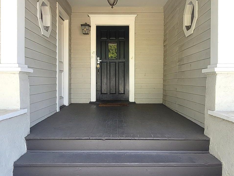 1st image of 5826 Willoughby Ave #3