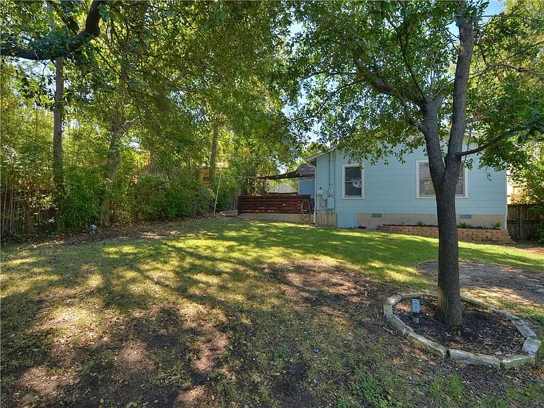 208 Braeswood Rd — Photo 22