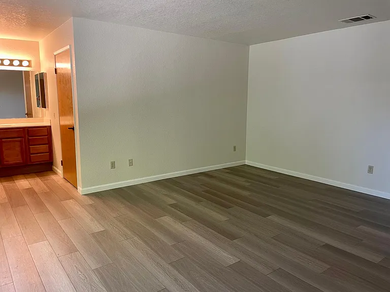 6102 Beech Ave #110 — Photo 15