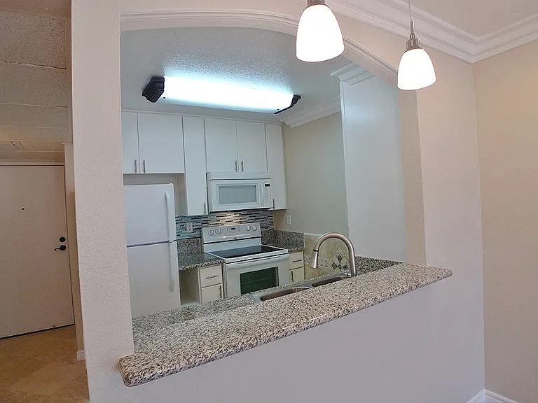 Villa De Adel Apts — Photo 70