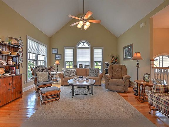 4th image of 259 Sugar Plum Ln