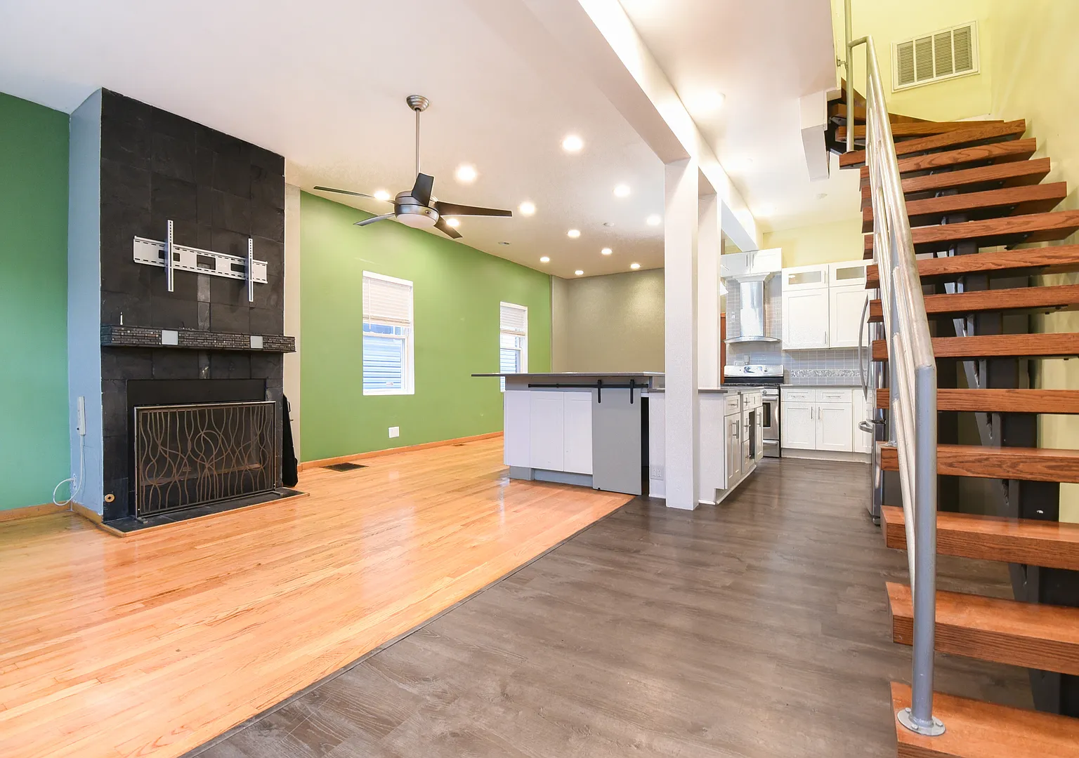 3 bed, 2.0 bath, 1700 sqft, $3,595 — Photo 3
