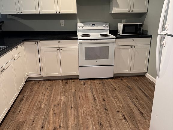 5th image of 820 Gracey Ave #1
