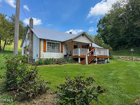 2nd image of 1091 Sandy Rd