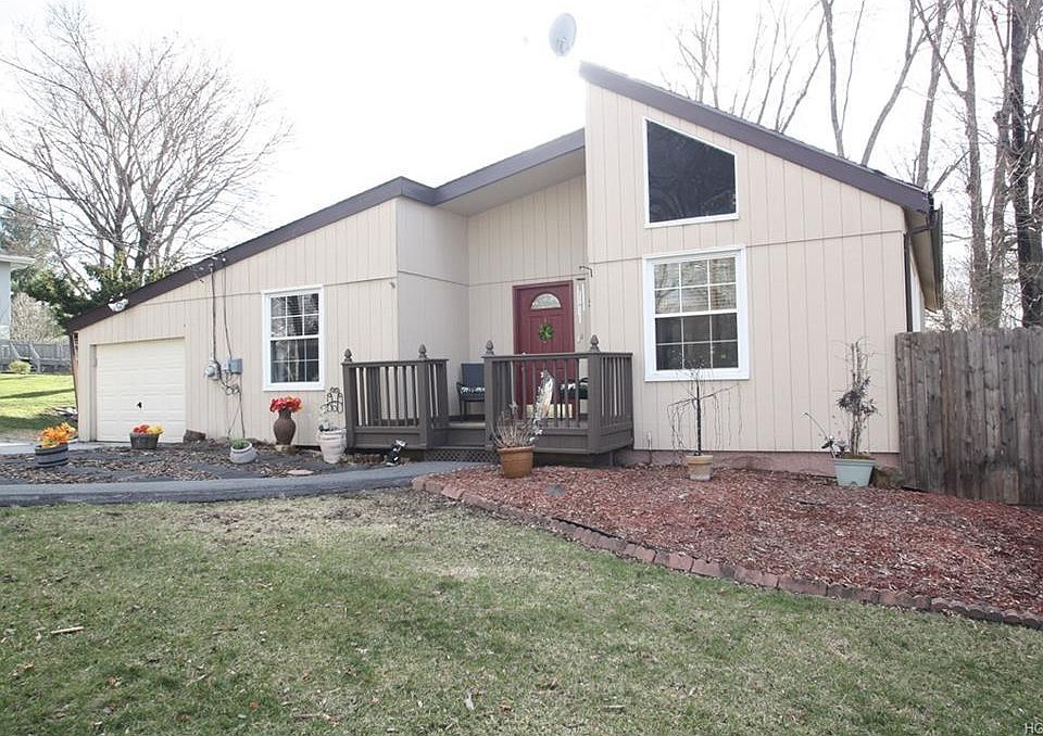 1st image of 5 Elmwood Dr