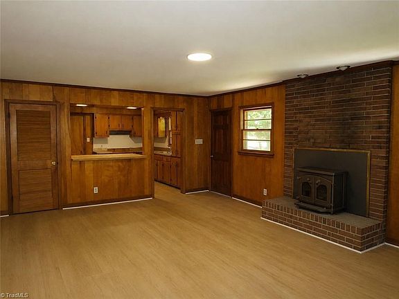 2nd image of 3210 Garden Rd