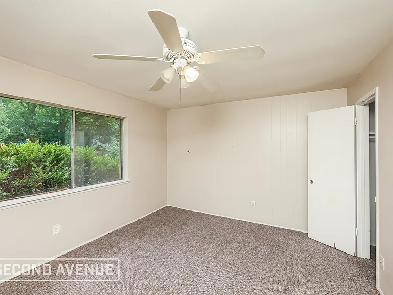 307 Halifax Ct — Photo 11