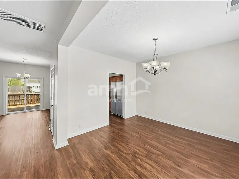305 Schoolhouse Ct — Photo 6