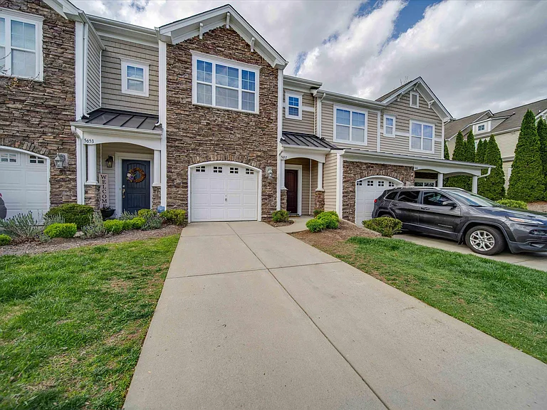 5657 Tipperlinn Way #5657 — Photo 48