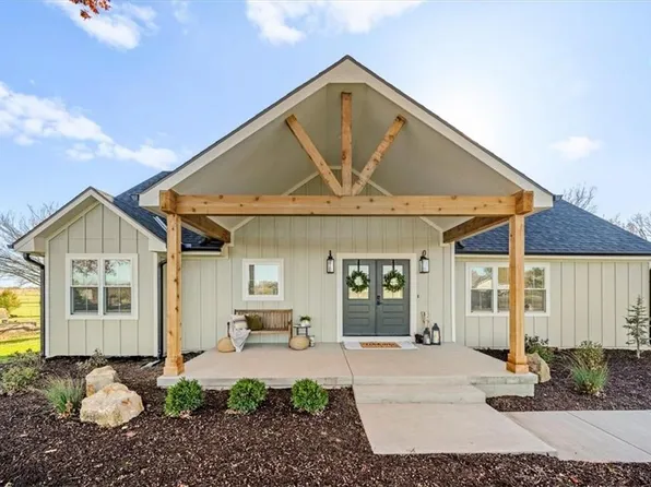 15751 Metro Ave, Bonner Springs, KS 66012