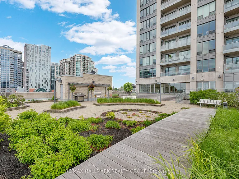 90 George St #1301 — Photo 31