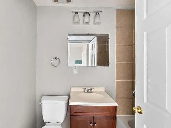 5th image of 2511 Eutaw Pl #407