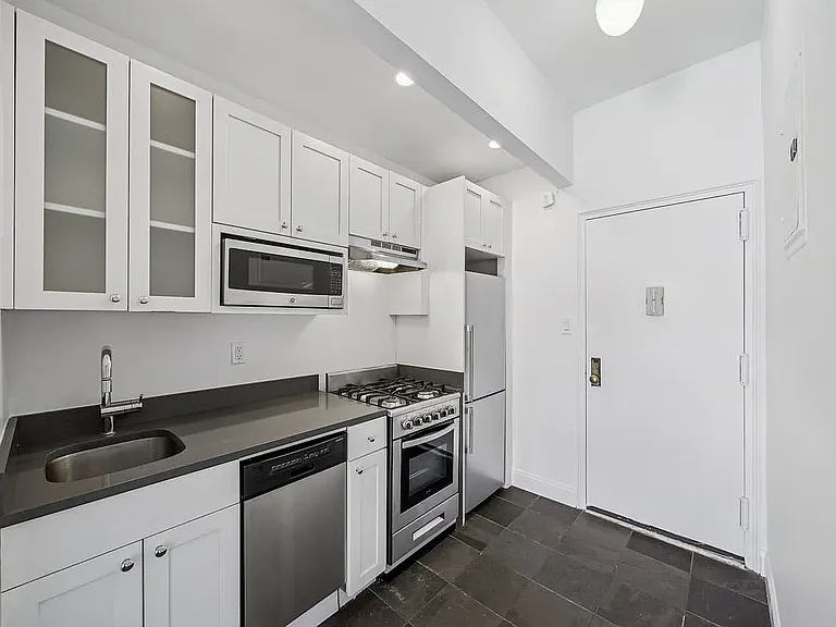 160 W 71st St #8K — Photo 5
