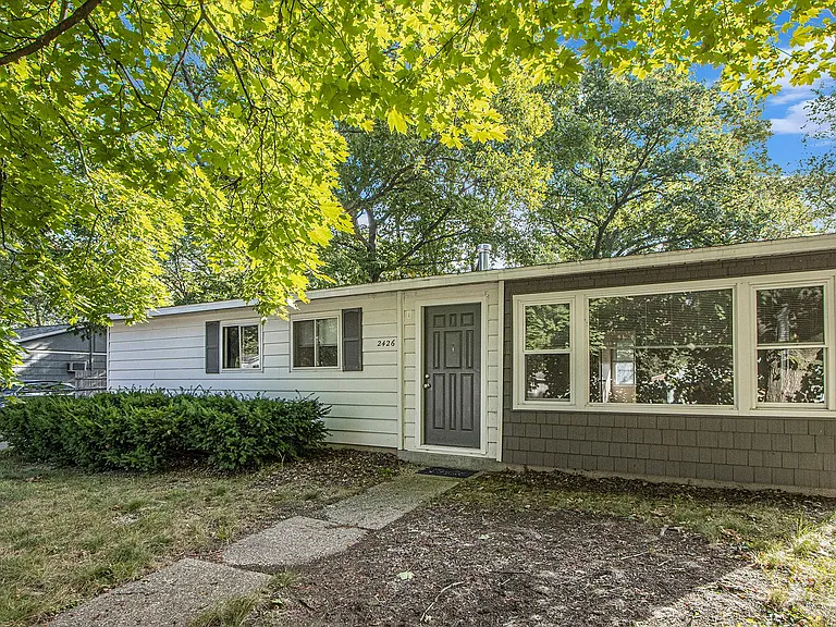 2426 Shasta Dr — Photo 1