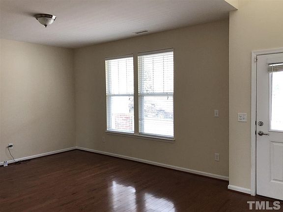 3rd image of 1004 Oak Park Dr