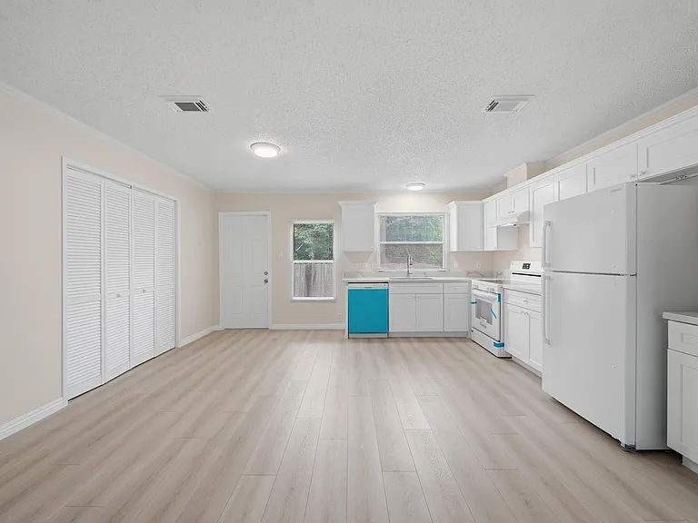 11730 Greenglen Dr — Photo 12