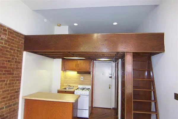 Rented by Susan Finkel, LREB | media 18