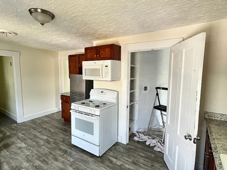 364 Cabot St #3 — Photo 12