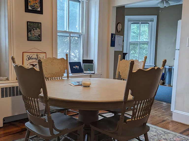 dinning connect to kitchen