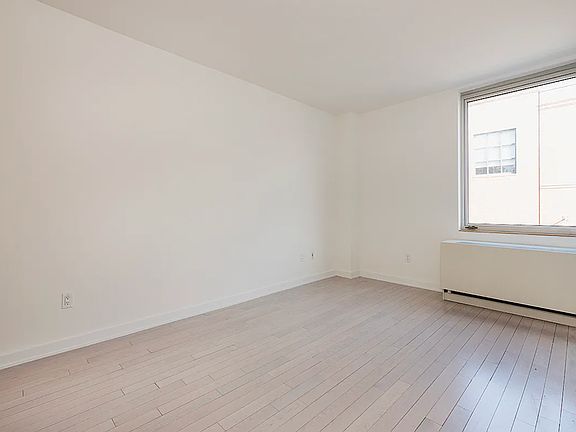 5th image of 250 Bedford Ave #129407