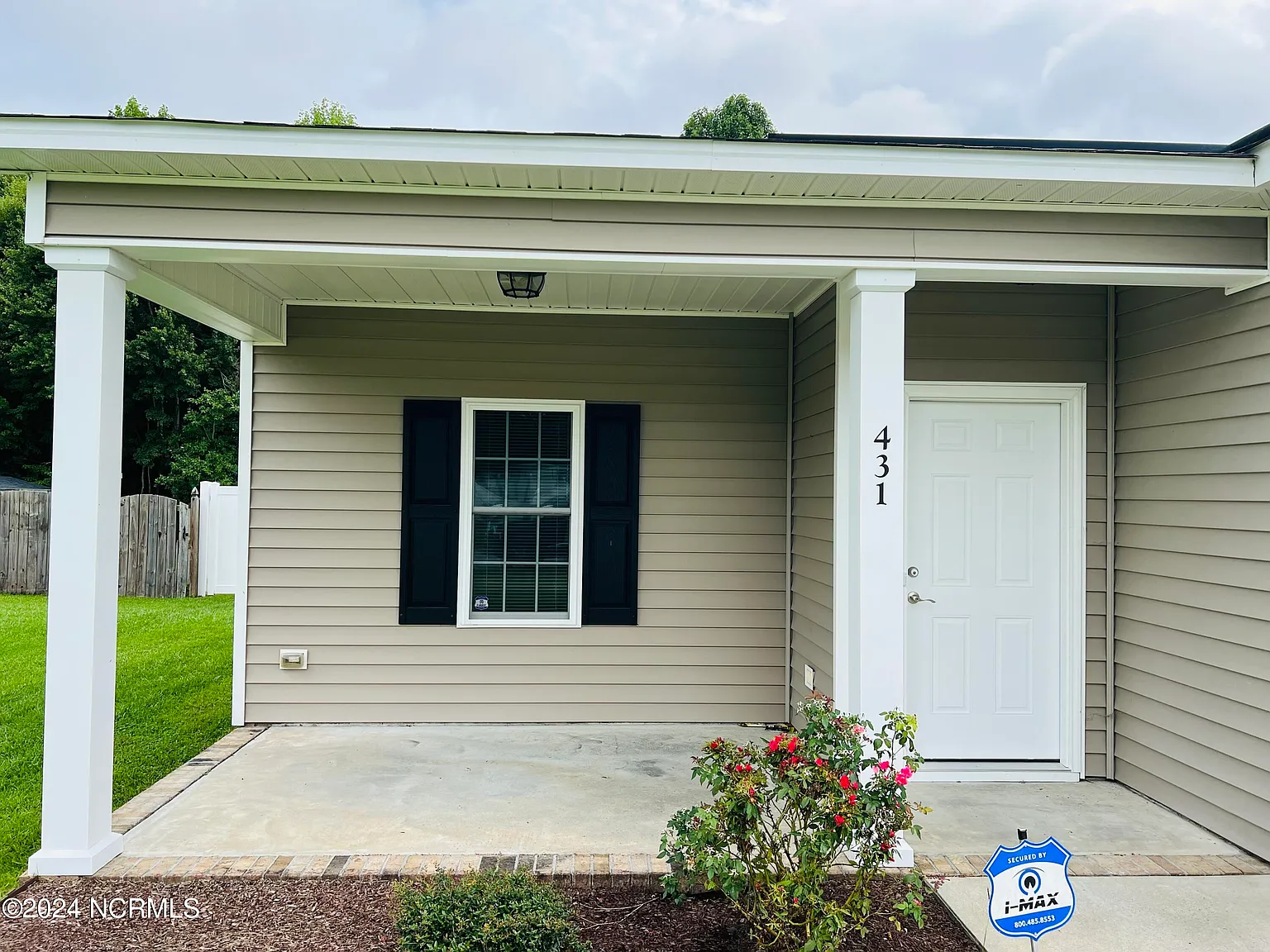3 bed, 2.0 bath, 1700 sqft, $2,200 — Photo 4