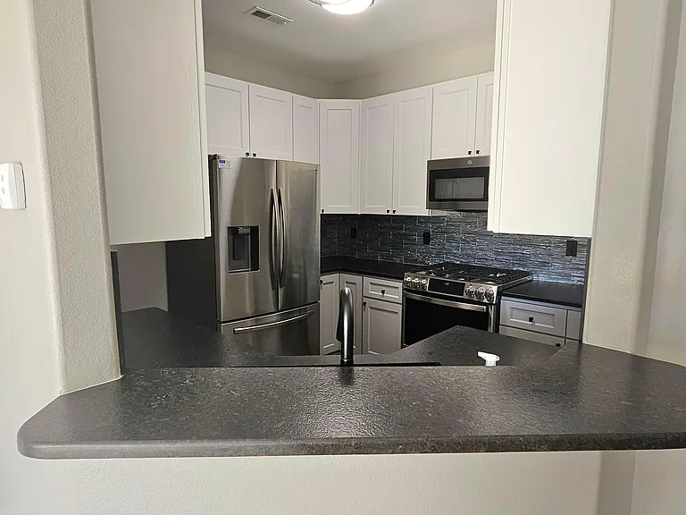 5817 Fox Point Cir — Photo 12