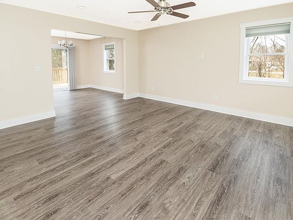 5th image of 1256 E Zinnia Dr