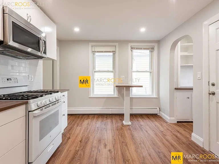 106 Byron St #1 — Photo 1