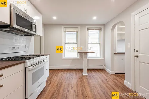 106 Byron St Photo 1