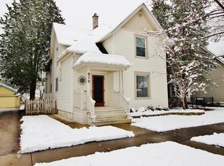910 S 3rd St, St Charles, IL 60174