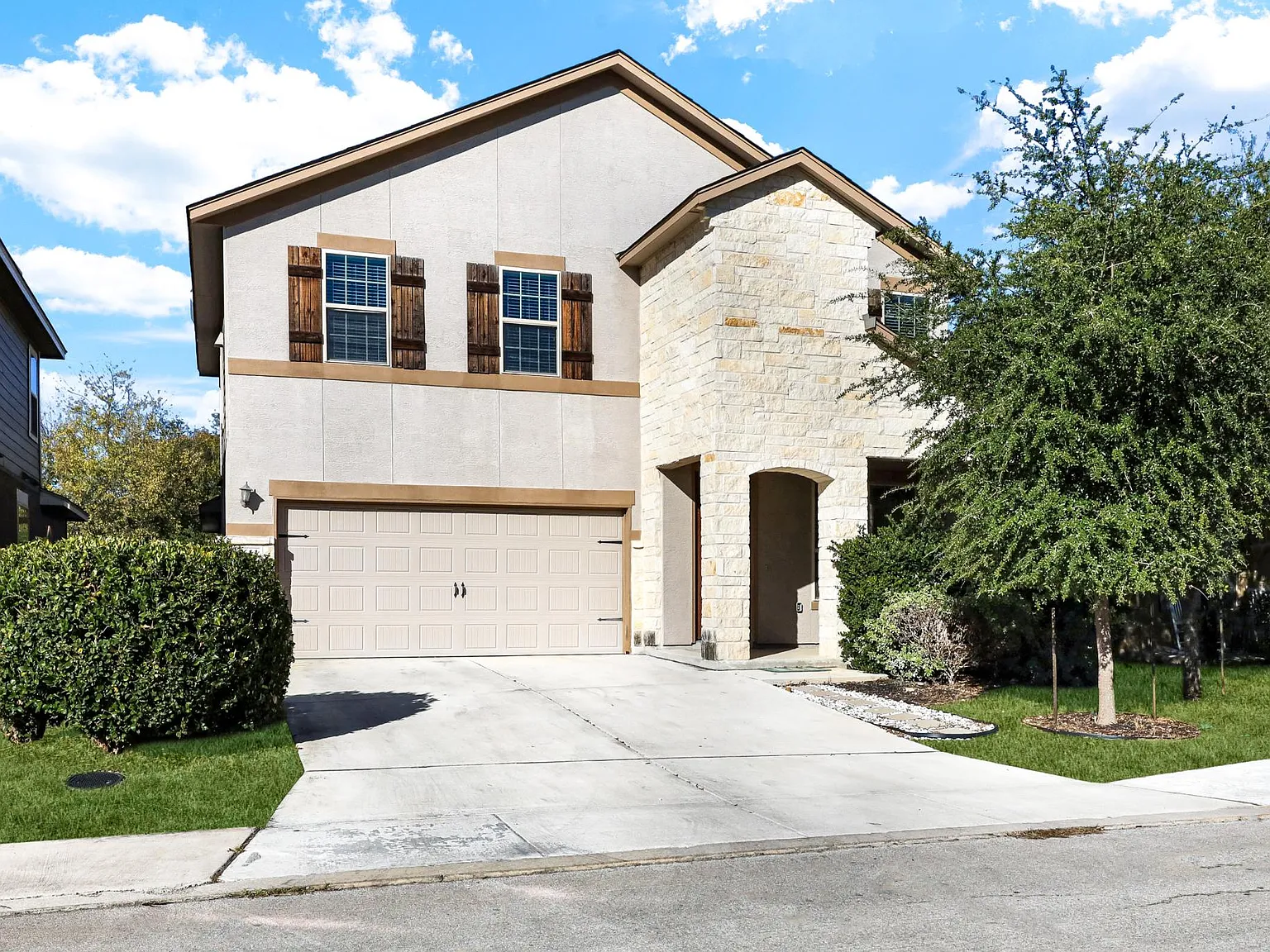 4 bed, 3.5 bath, 2657 sqft, $2,500 — Photo 1