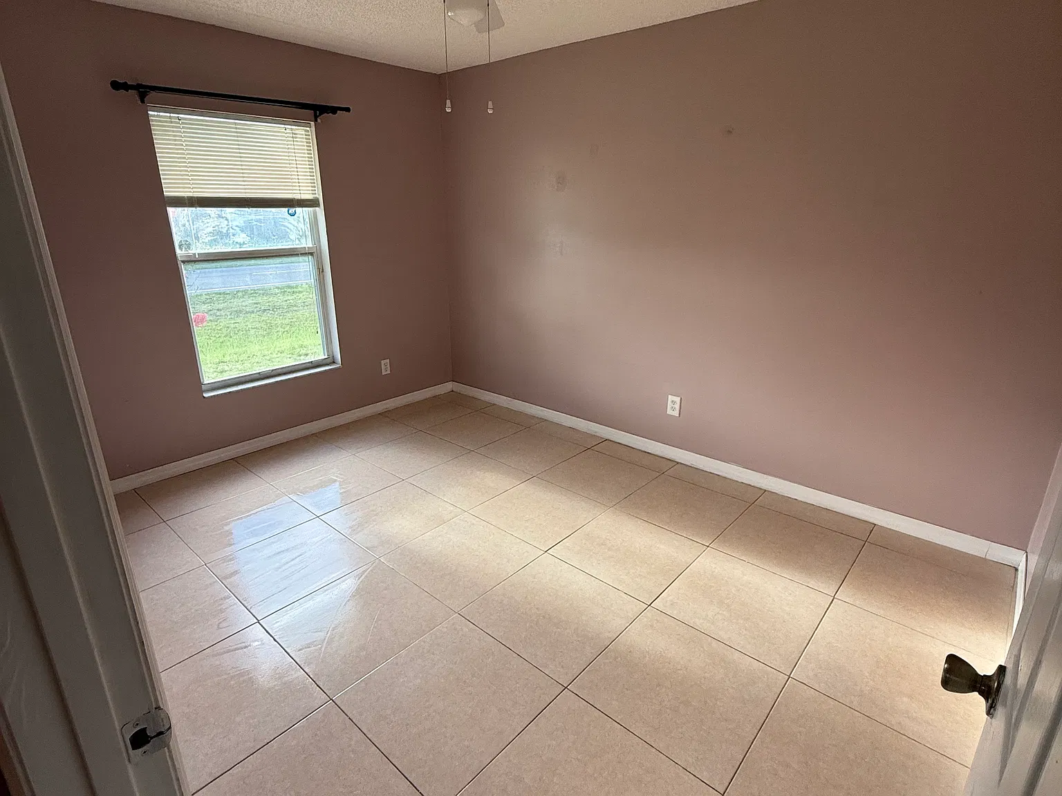 3 bed, 1456 sqft, $1,900 — Photo 4