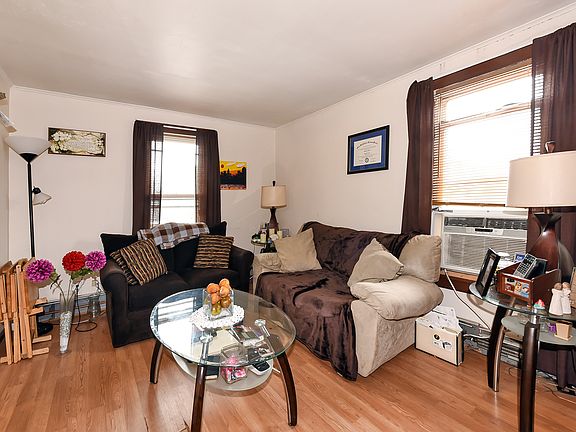 2nd image of 217 Edward Pl