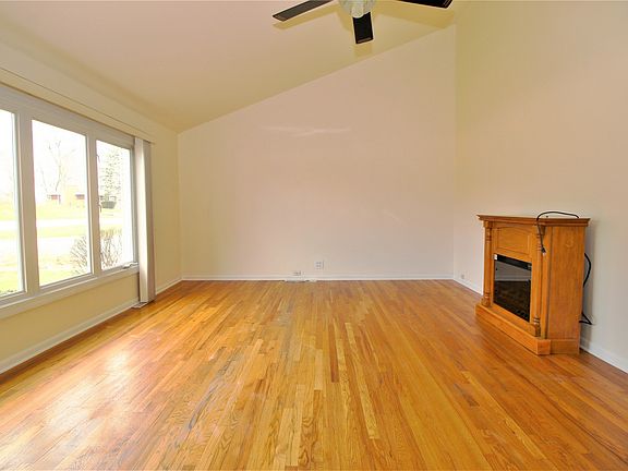 4th image of 16001 Central Ave