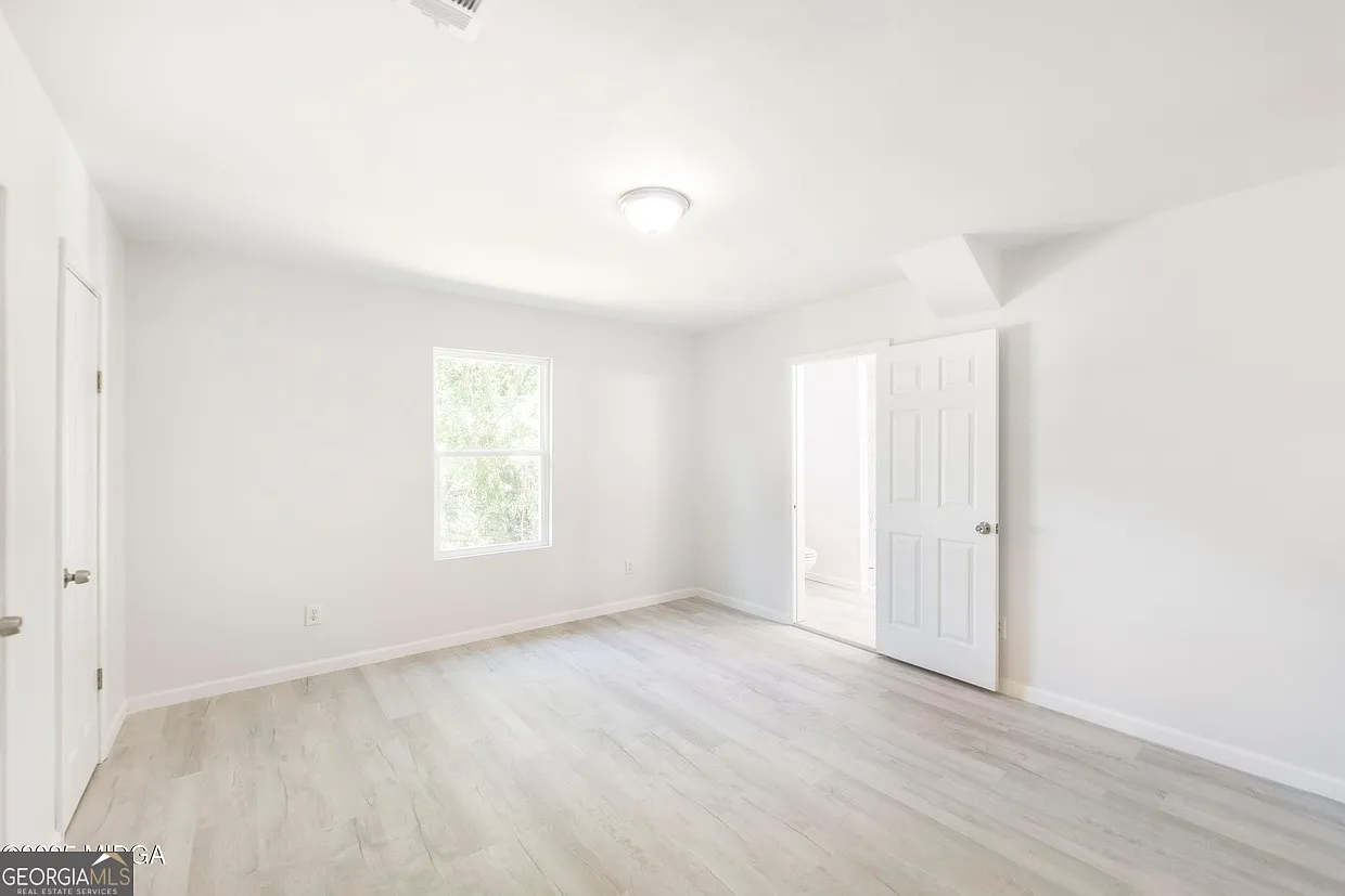 3 bed, 2.0 bath, 1568 sqft, $1,450 — Photo 2
