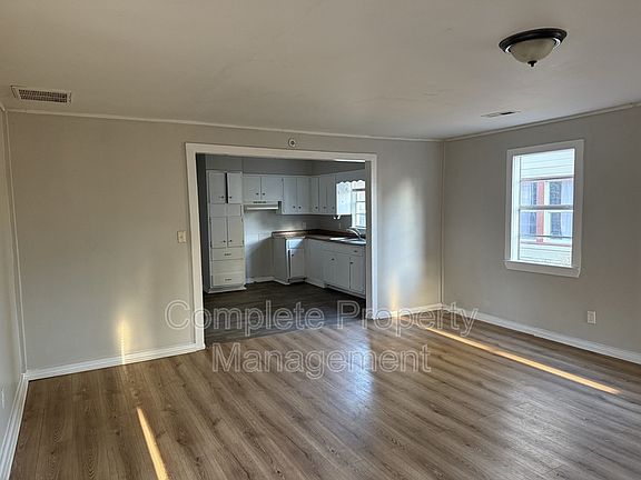 3rd image of 1152 14th Pl SW