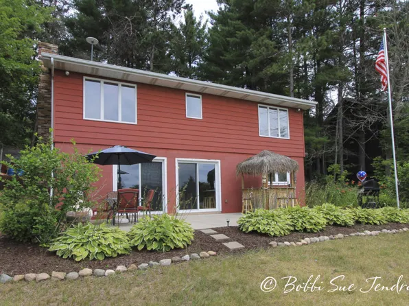 3570 Pine Trail Dr, Sheridan, MI 48884