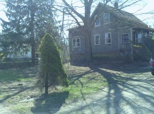 69 Plymouth St, Middleboro, MA 02346