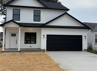 672 E 331st St, Eastlake, OH 44095