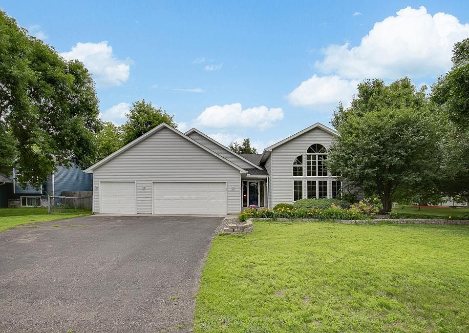 1st image of 793 99th Ln NE