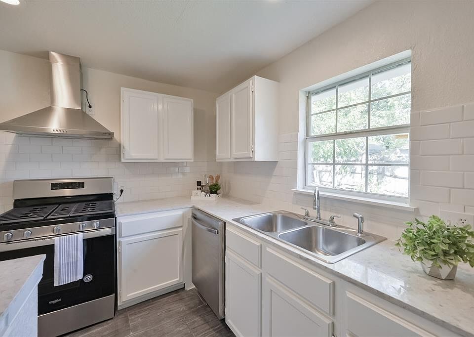 1st image of 536 Parkside Dr