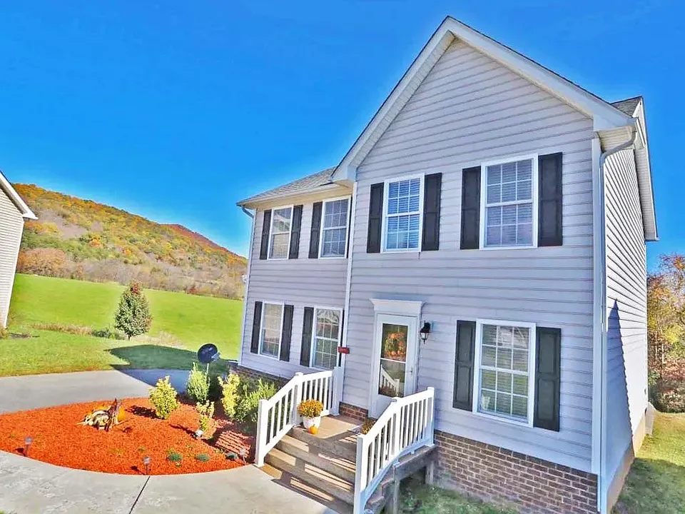 2615 Paddington Station Ln